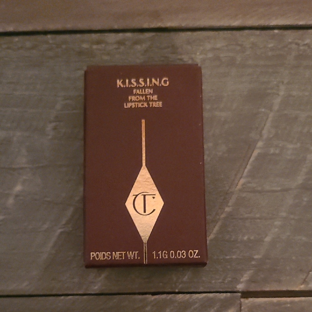 Charlotte Tilbury K.I.S.S.I.N.G Lipstick Box in Brown and Gold‎